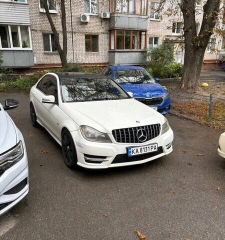 Белый Мерседес Ц-Класс, объемом двигателя 1.8 л и пробегом 260 тыс. км за 9500 $, фото 1 на Automoto.ua