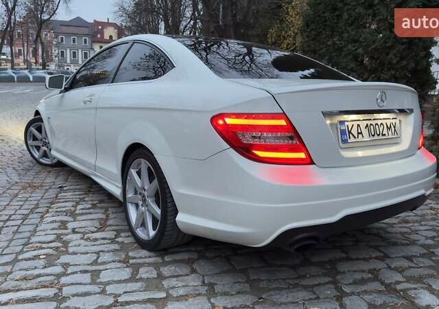 Белый Мерседес Ц-Класс, объемом двигателя 1.8 л и пробегом 189 тыс. км за 15400 $, фото 1 на Automoto.ua
