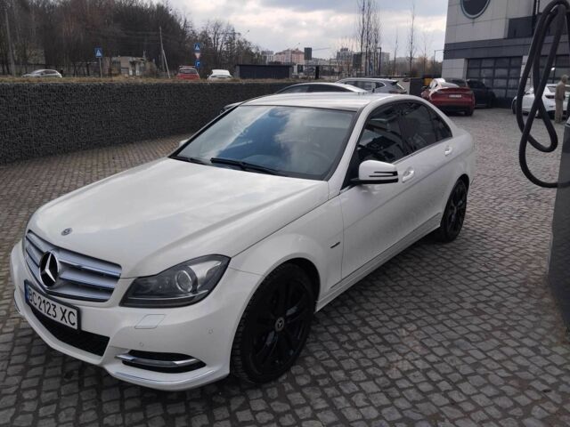 Білий Мерседес Ц-Клас, об'ємом двигуна 1.8 л та пробігом 219 тис. км за 12500 $, фото 1 на Automoto.ua