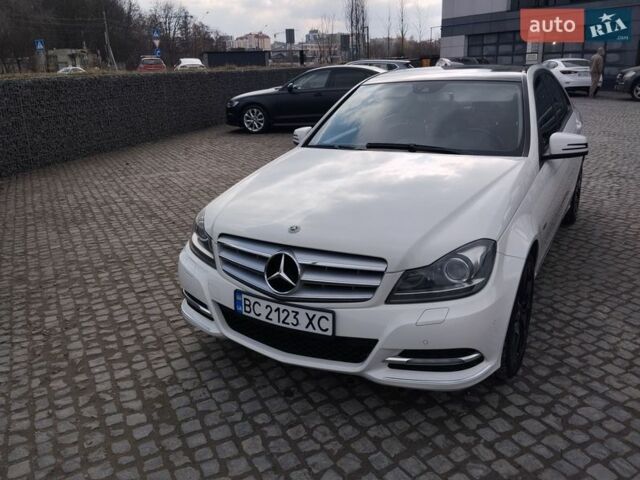 Белый Мерседес Ц-Класс, объемом двигателя 1.8 л и пробегом 219 тыс. км за 12600 $, фото 1 на Automoto.ua