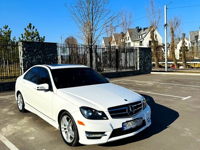 Белый Мерседес Ц-Класс, объемом двигателя 1.8 л и пробегом 187 тыс. км за 12000 $, фото 1 на Automoto.ua