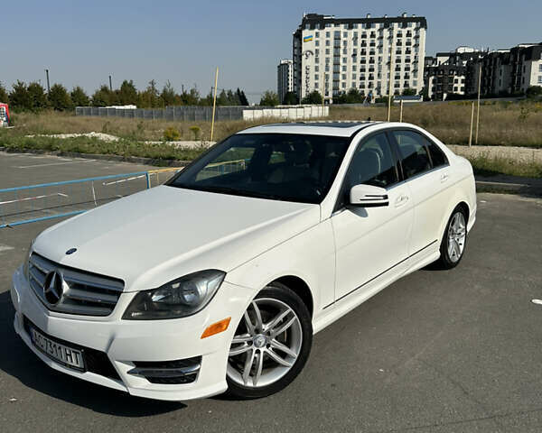 Белый Мерседес Ц-Класс, объемом двигателя 1.8 л и пробегом 240 тыс. км за 12999 $, фото 1 на Automoto.ua