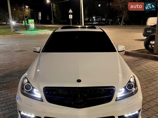 Белый Мерседес Ц-Класс, объемом двигателя 3.5 л и пробегом 170 тыс. км за 170300 $, фото 1 на Automoto.ua