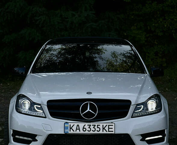 Белый Мерседес Ц-Класс, объемом двигателя 1.8 л и пробегом 229 тыс. км за 12777 $, фото 1 на Automoto.ua