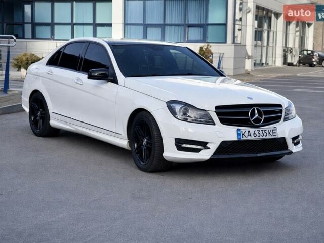 Белый Мерседес Ц-Класс, объемом двигателя 1.8 л и пробегом 225 тыс. км за 11000 $, фото 1 на Automoto.ua