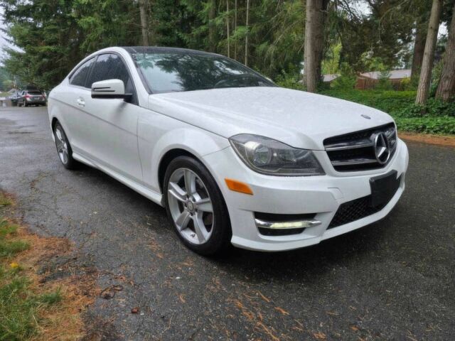 Белый Мерседес Ц-Класс, объемом двигателя 1.8 л и пробегом 81 тыс. км за 8000 $, фото 1 на Automoto.ua