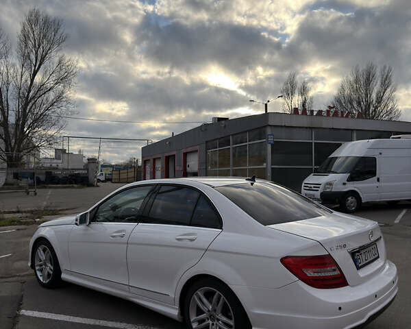 Белый Мерседес Ц-Класс, объемом двигателя 1.8 л и пробегом 195 тыс. км за 12500 $, фото 1 на Automoto.ua