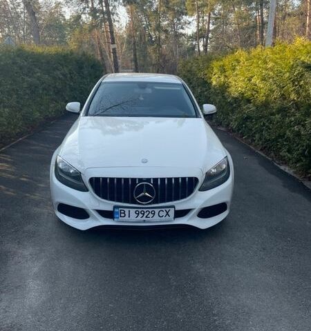 Белый Мерседес Ц-Класс, объемом двигателя 2.14 л и пробегом 269 тыс. км за 16500 $, фото 1 на Automoto.ua