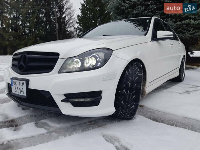 Белый Мерседес Ц-Класс, объемом двигателя 1.8 л и пробегом 150 тыс. км за 11500 $, фото 1 на Automoto.ua