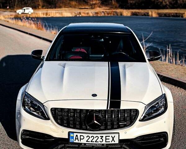 Белый Мерседес Ц-Класс, объемом двигателя 3.98 л и пробегом 144 тыс. км за 35000 $, фото 1 на Automoto.ua