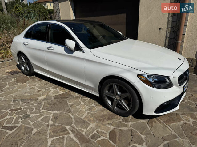 Белый Мерседес Ц-Класс, объемом двигателя 2 л и пробегом 140 тыс. км за 20500 $, фото 1 на Automoto.ua
