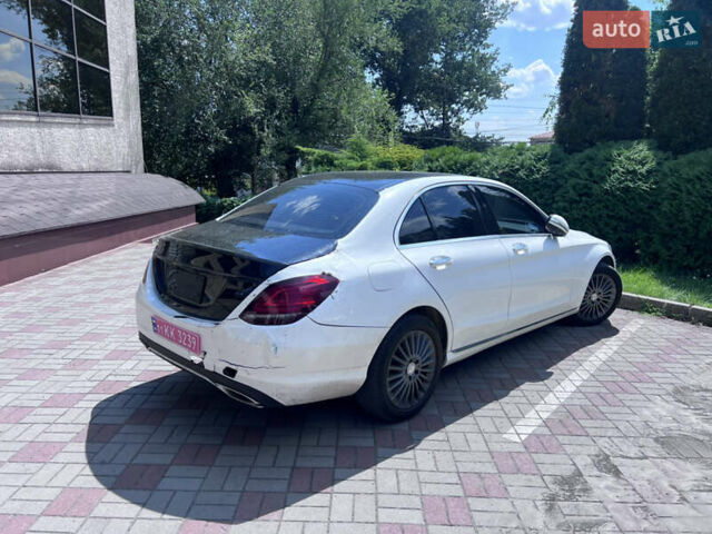 Белый Мерседес Ц-Класс, объемом двигателя 2 л и пробегом 170 тыс. км за 13400 $, фото 1 на Automoto.ua