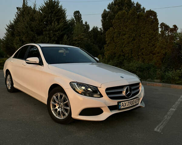 Белый Мерседес Ц-Класс, объемом двигателя 2.14 л и пробегом 250 тыс. км за 19999 $, фото 1 на Automoto.ua