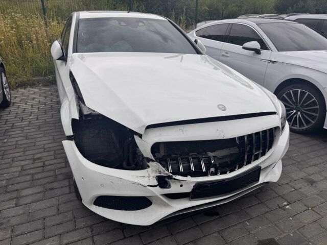 Білий Мерседес Ц-Клас, об'ємом двигуна 2 л та пробігом 128 тис. км за 13900 $, фото 1 на Automoto.ua