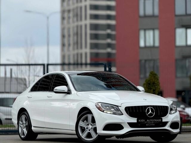 Белый Мерседес Ц-Класс, объемом двигателя 2 л и пробегом 160 тыс. км за 17950 $, фото 1 на Automoto.ua