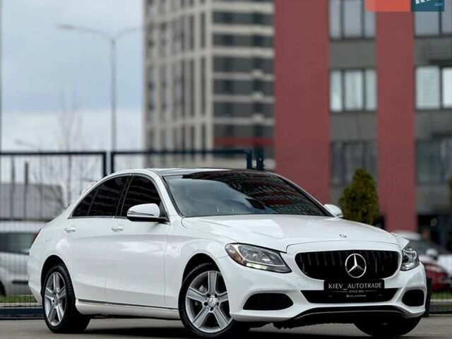 Белый Мерседес Ц-Класс, объемом двигателя 1.99 л и пробегом 160 тыс. км за 17950 $, фото 1 на Automoto.ua