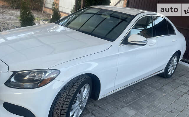 Белый Мерседес Ц-Класс, объемом двигателя 2 л и пробегом 75 тыс. км за 24000 $, фото 1 на Automoto.ua