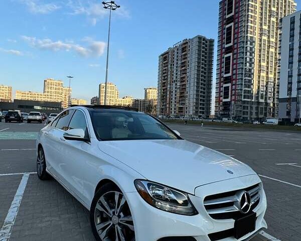 Белый Мерседес Ц-Класс, объемом двигателя 1.99 л и пробегом 133 тыс. км за 23500 $, фото 1 на Automoto.ua