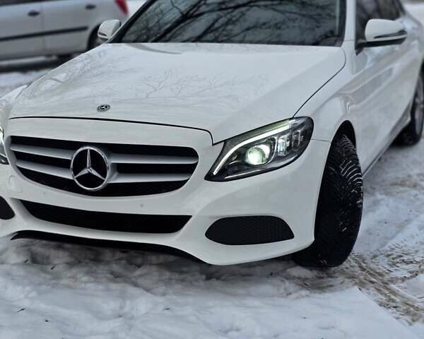 Белый Мерседес Ц-Класс, объемом двигателя 1.99 л и пробегом 58 тыс. км за 25000 $, фото 1 на Automoto.ua