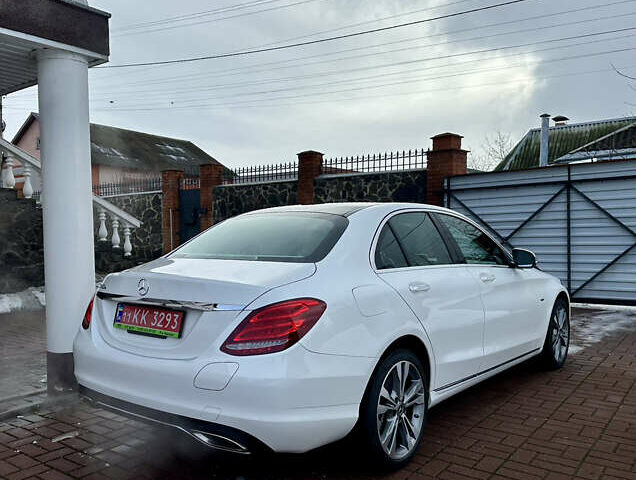 Білий Мерседес Ц-Клас, об'ємом двигуна 1.99 л та пробігом 76 тис. км за 25088 $, фото 1 на Automoto.ua