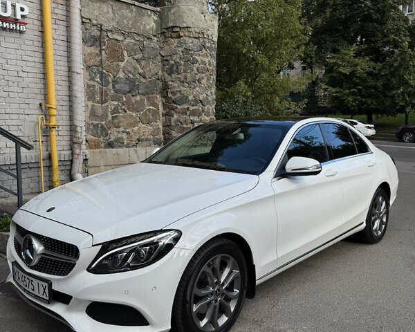 Мерседес Ц-Клас 2017 у Києві на Automoto.ua Білий Мерседес Ц-Клас, об'ємом двигуна 2.2 л та пробігом 170 тис. км за 31000 $, фото 1 на Automoto.ua