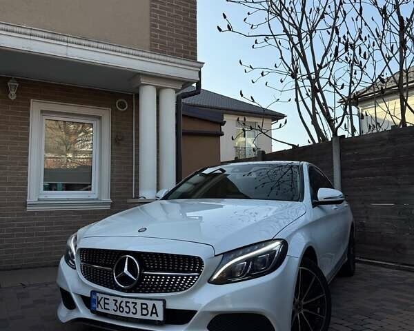 Белый Мерседес Ц-Класс, объемом двигателя 2 л и пробегом 110 тыс. км за 23500 $, фото 1 на Automoto.ua