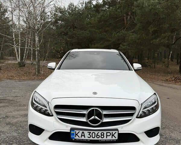 Белый Мерседес Ц-Класс, объемом двигателя 1.95 л и пробегом 63 тыс. км за 26500 $, фото 1 на Automoto.ua