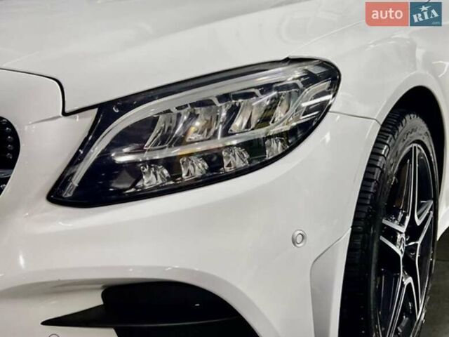 Белый Мерседес Ц-Класс, объемом двигателя 1.6 л и пробегом 80 тыс. км за 37000 $, фото 1 на Automoto.ua