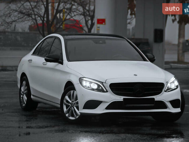 Белый Мерседес Ц-Класс, объемом двигателя 3 л и пробегом 60 тыс. км за 33500 $, фото 1 на Automoto.ua