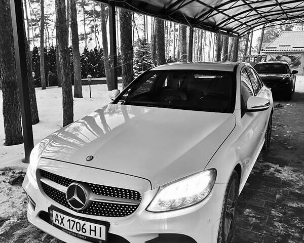 Белый Мерседес Ц-Класс, объемом двигателя 1.95 л и пробегом 57 тыс. км за 29900 $, фото 1 на Automoto.ua