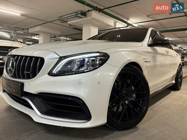 Белый Мерседес Ц-Класс, объемом двигателя 3.98 л и пробегом 58 тыс. км за 54500 $, фото 1 на Automoto.ua