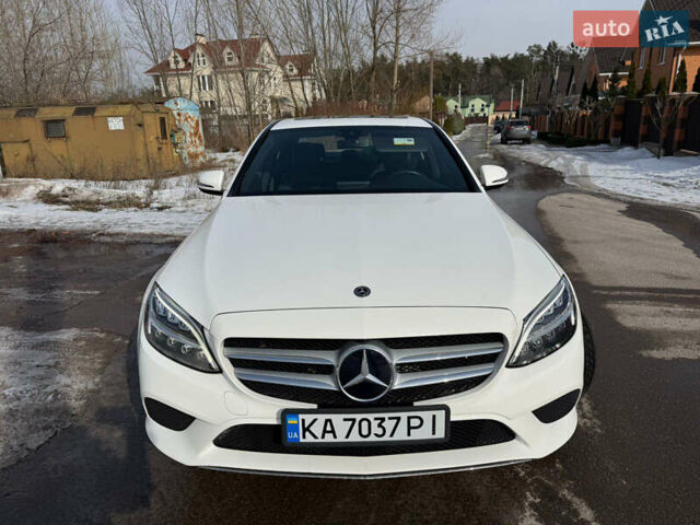 Белый Мерседес Ц-Класс, объемом двигателя 2 л и пробегом 98 тыс. км за 29999 $, фото 1 на Automoto.ua