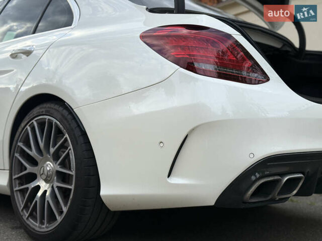 Білий Мерседес Ц-Клас, об'ємом двигуна 3.98 л та пробігом 91 тис. км за 51900 $, фото 1 на Automoto.ua