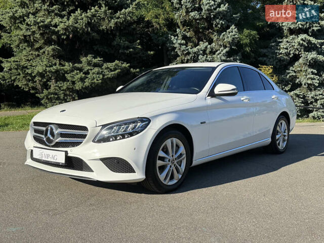 Білий Мерседес Ц-Клас, об'ємом двигуна 1.95 л та пробігом 79 тис. км за 32499 $, фото 1 на Automoto.ua