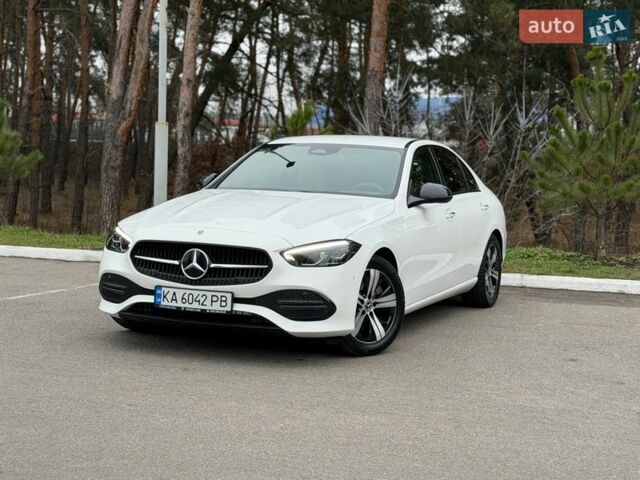 Білий Мерседес Ц-Клас, об'ємом двигуна 1.5 л та пробігом 6 тис. км за 51000 $, фото 1 на Automoto.ua