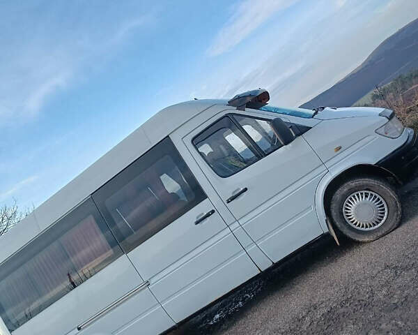 Белый Мерседес Ц-Класс, объемом двигателя 0 л и пробегом 125 тыс. км за 6800 $, фото 1 на Automoto.ua