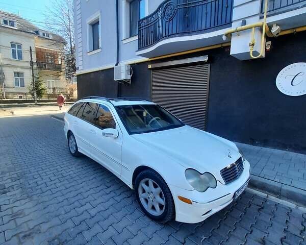Мерседес Ц-Класс 2004 в Ивано-Франковске на Automoto.ua Белый Мерседес Ц-Класс, объемом двигателя 2.5 л и пробегом 200 тыс. км за 7400 $, фото 1 на Automoto.ua