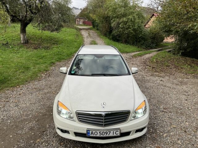 Білий Мерседес Ц-Клас, об'ємом двигуна 2.1 л та пробігом 340 тис. км за 10000 $, фото 1 на Automoto.ua