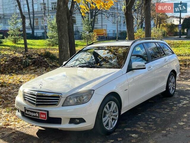 Мерседес Ц-Класс 2010 в Киеве на Automoto.ua Белый Мерседес Ц-Класс, объемом двигателя 2.1 л и пробегом 412 тыс. км за 8990 $, фото 1 на Automoto.ua