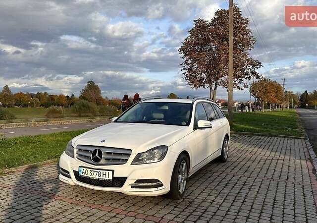 Белый Мерседес Ц-Класс, объемом двигателя 2.14 л и пробегом 383 тыс. км за 10500 $, фото 1 на Automoto.ua