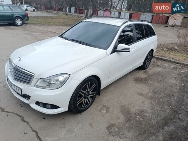 Белый Мерседес Ц-Класс, объемом двигателя 2 л и пробегом 278 тыс. км за 9550 $, фото 1 на Automoto.ua