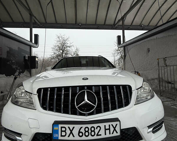 Белый Мерседес Ц-Класс, объемом двигателя 2.2 л и пробегом 278 тыс. км за 11300 $, фото 1 на Automoto.ua