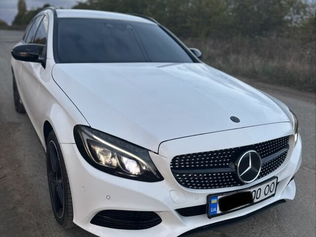 Білий Мерседес Ц-Клас, об'ємом двигуна 2.1 л та пробігом 230 тис. км за 15800 $, фото 1 на Automoto.ua