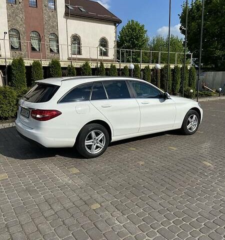 Белый Мерседес Ц-Класс, объемом двигателя 2.1 л и пробегом 159 тыс. км за 19900 $, фото 1 на Automoto.ua