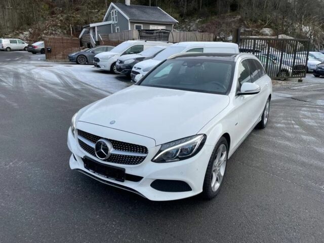 Білий Мерседес Ц-Клас, об'ємом двигуна 0 л та пробігом 129 тис. км за 15900 $, фото 1 на Automoto.ua