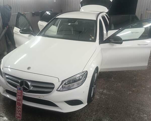 Белый Мерседес Ц-Класс, объемом двигателя 2 л и пробегом 211 тыс. км за 17200 $, фото 1 на Automoto.ua