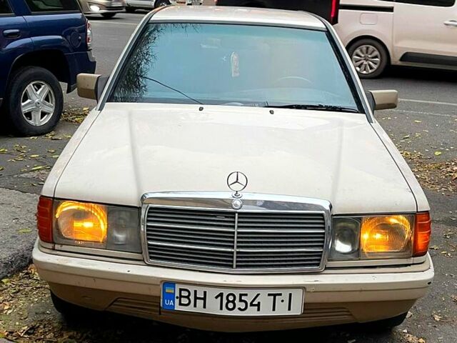 Бежевый Мерседес Ц-Класс, объемом двигателя 2 л и пробегом 0 тыс. км за 1800 $, фото 1 на Automoto.ua