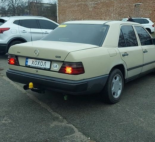 Бежевый Мерседес Ц-Класс, объемом двигателя 5 л и пробегом 349 тыс. км за 4000 $, фото 1 на Automoto.ua
