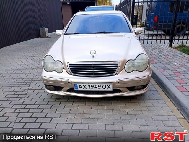 Бежевый Мерседес Ц-Класс, объемом двигателя 2 л и пробегом 300 тыс. км за 4500 $, фото 1 на Automoto.ua