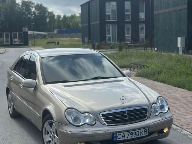 Бежевий Мерседес Ц-Клас, об'ємом двигуна 1.8 л та пробігом 247 тис. км за 4299 $, фото 1 на Automoto.ua